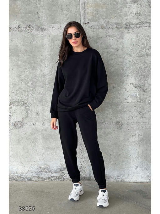 Трикотажный костюм из свитшота и джоггеров