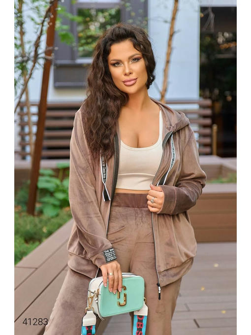 Велюровый женский костюм — изображение 2