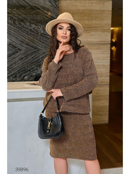 Костюм женский из кофты и юбки — изображение 2