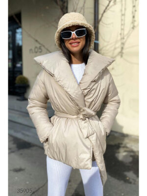 Дутая куртка с запахом и поясом