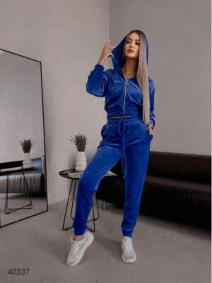 Женский велюровый костюм