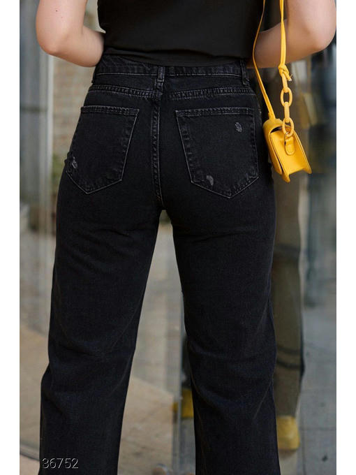 Свободные джинсы со рваной отделкой — изображение 5