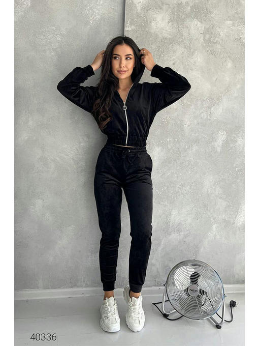 Женский велюровый костюм — изображение 3