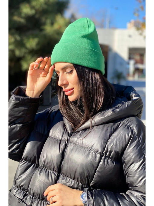 Вязанная шапка-бини с отворотом