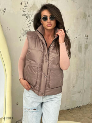 Жилет женский с накладными карманами