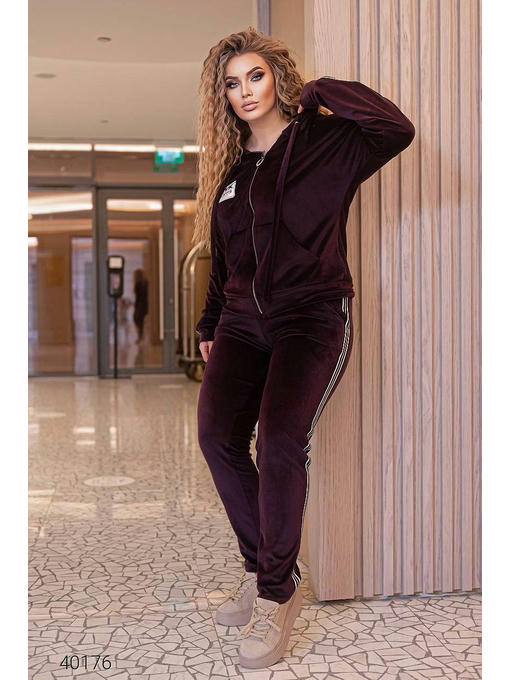 Женский велюровый костюм — изображение 4