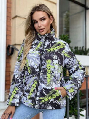 Куртка женская с абстрактным рисунком