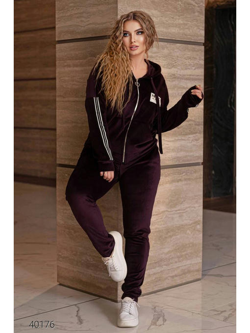 Женский велюровый костюм