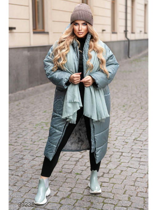 Зимнее женское пальто с капюшоном