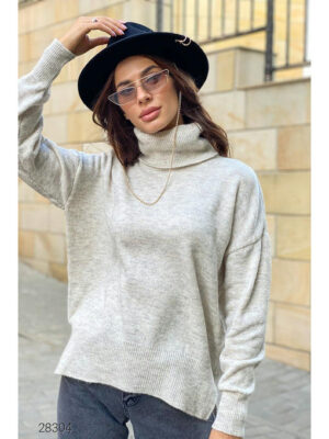 Свитер оверсайз с высоким воротом