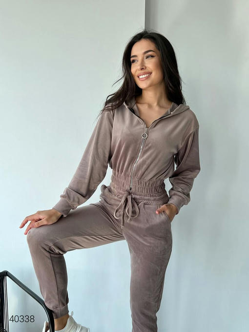 Женский велюровый костюм — изображение 3