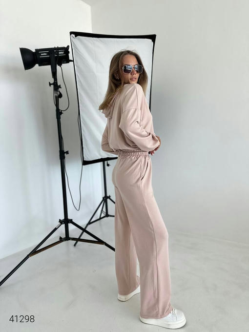 Жеснкий трикотажный костюм — изображение 5