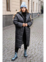 Зимнее женское пальто с капюшоном