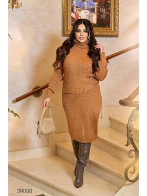 Женский вязаный костюм из свитера и юбки