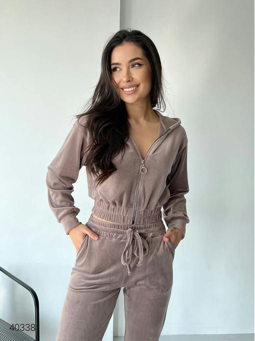 Женский велюровый костюм — изображение 2