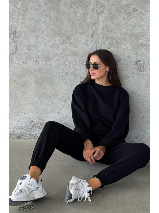 Трикотажный костюм из свитшота и джоггеров — изображение 5