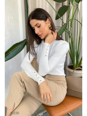 Джемпер с планкой из пуговиц на рукавах