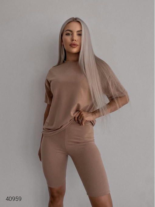 Костюм женский футболка и велосипелки — изображение 2