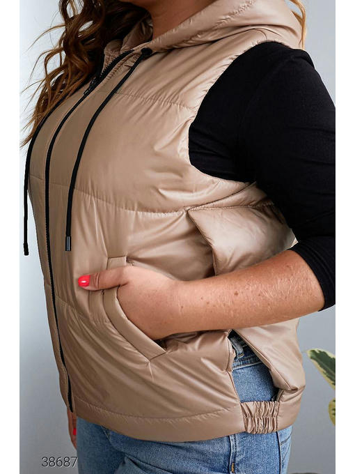 Женский жилет большого размера с капюшоном — изображение 4
