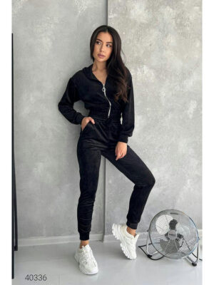 Женский велюровый костюм