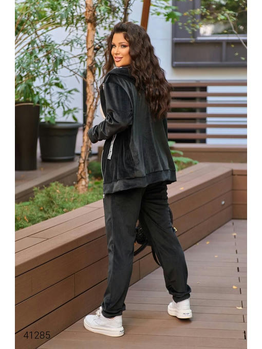 Велюровый женский костюм — изображение 3