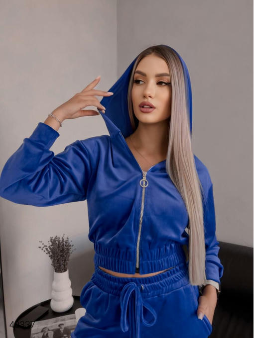 Женский велюровый костюм — изображение 2