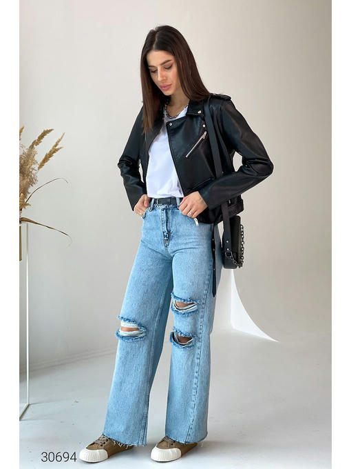 Расклешенные джинсы с рваными разрезами — изображение 2