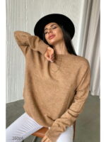 Свитер оверсайз с заниженной линией плеч