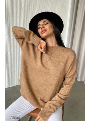 Свитер оверсайз с заниженной линией плеч