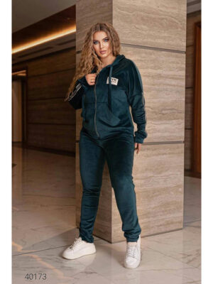 Женский велюровый костюм