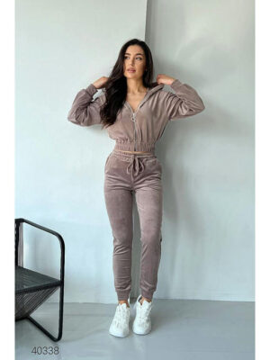 Женский велюровый костюм