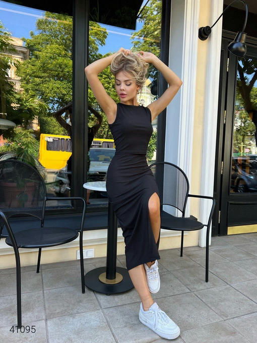 Женский костюм из топа и юбки