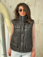 Жилет женский с накладными карманами