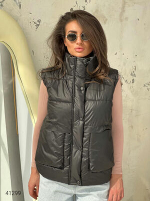 Жилет женский с накладными карманами
