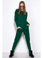 Вязанный женский костюм