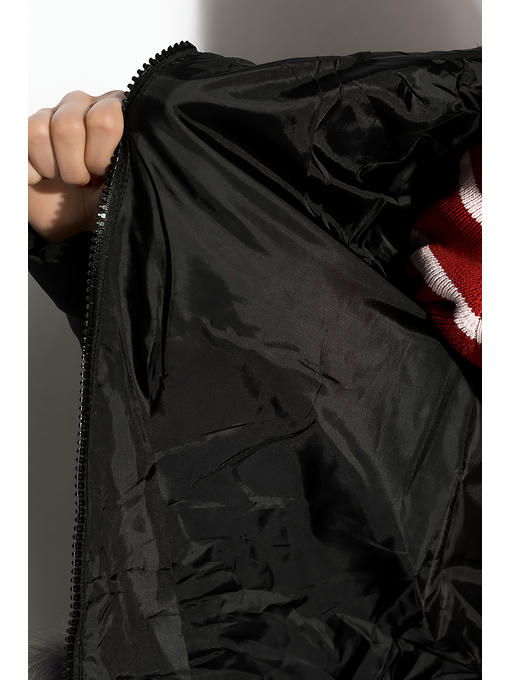 Женская куртка с мехом на карманах — изображение 7