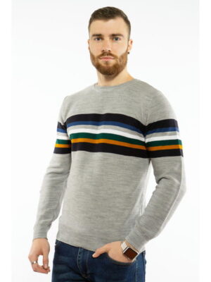 Свитер в полоску на груди