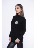 Стильный свитер с изнаночными швами