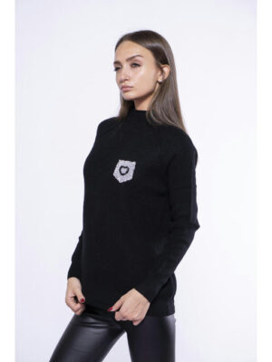 Стильный свитер с изнаночными швами