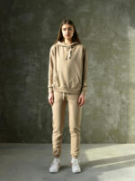 Женский спортивный костюм с вышивкой - бежевый