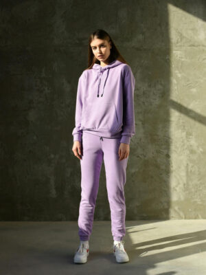 Женский спортивный костюм с вышивкой - сиреневый