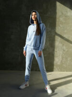 Женский спортивный костюм с вышивкой - небесный