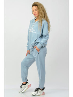 Женский спортивный костюм