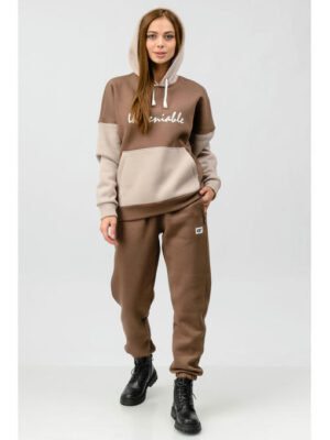 Женский спортивный костюм