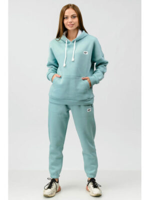 Женский спортивный костюм