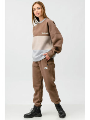 Женский спортивный костюм