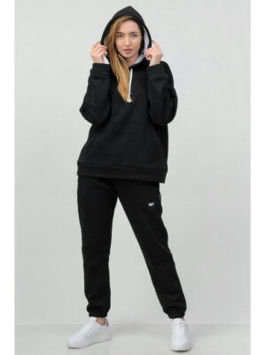 Женский спортивный костюм