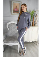 Женский спортивный костюм