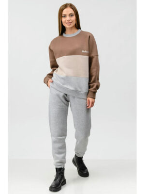 Женский спортивный костюм