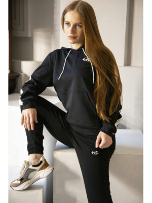 Женский спортивный костюм